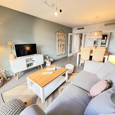 Pushe Sun & Tradition 3 Apartment